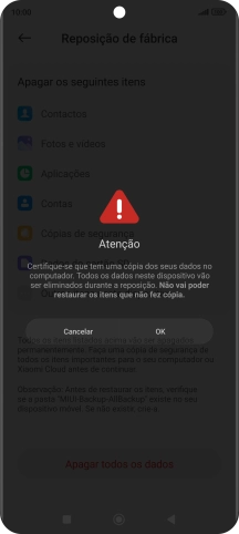 Prima OK. Aguarde um momento enquanto o telefone restabelece as definições originais. Siga as indicações no ecrã para configurar o telefone de modo que este fique pronto a ser utilizado.