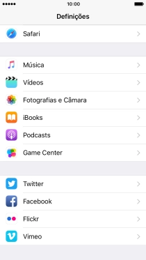 Prima a rede social ou a conta de e-mail pretendida e siga as indicações no ecrã para iniciar sessão e copiar os contactos.