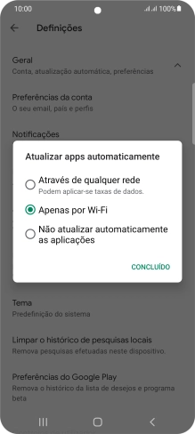 Para ativar a atualização automática de apps via redes móveis, prima Através de qualquer rede.