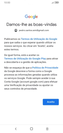 Prima Aceito e siga as indicações no ecrã para escolher as definições da conta Google.