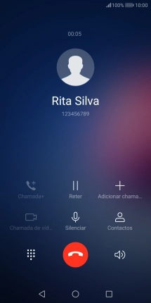 Prima o ícone para terminar a chamada.