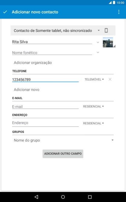 Prima a lista suspensa junto do número de telefone.