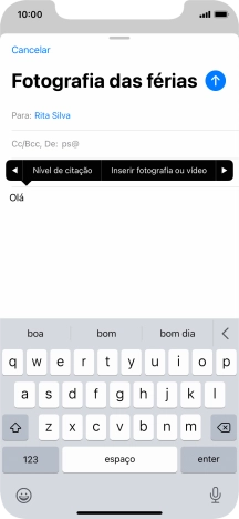 Prima Inserir fotografia ou vídeo e siga as indicações no ecrã para anexar uma imagem ou um clipe de vídeo.