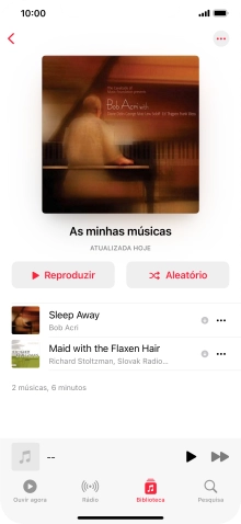 Vá até à categoria ou lista de reprodução pretendida e prima o ficheiro de música pretendido.