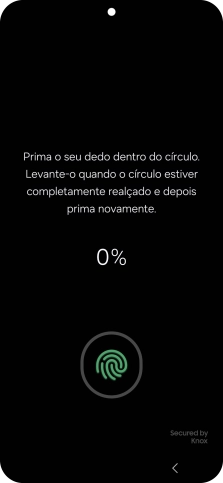 Siga as indicações no ecrã para definir a impressão digital como código de bloqueio.
