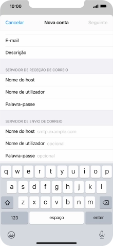 Prima Nome do host e introduza o nome do servidor de envio do fornecedor de e-mail.