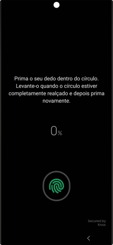 Siga as indicações no ecrã para definir a impressão digital como código de bloqueio.