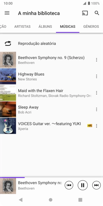 Prima o título da música na parte inferior do ecrã.