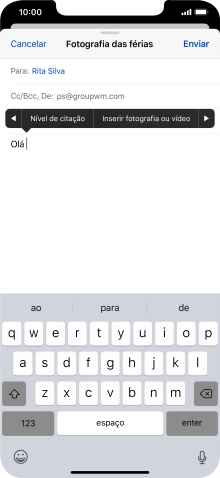 Prima Inserir fotografia ou vídeo e siga as indicações no ecrã para anexar uma imagem ou um clipe de vídeo.