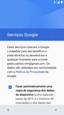 Siga as indicações no ecrã para transferir conteúdo de outro telefone e completar a ativação do telefone.