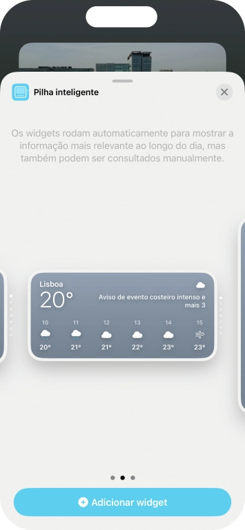 Para escolher a dimensão pretendida para o widget, deslize o dedo para a direita ou para a esquerda sobre o ecrã.