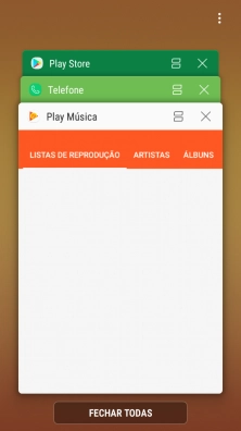 Para terminar uma aplicação em curso, deslize o dedo para a direita na aplicação pretendida.