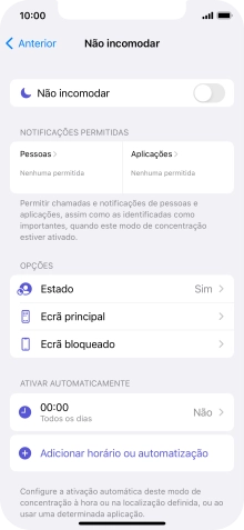 Prima Pessoas e siga as indicações no ecrã para escolher quais os contactos de que pretende receber chamadas e notificações, enquanto a função “Não incomodar” está ativada.