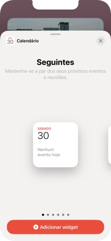 Para escolher a dimensão pretendida para o widget, deslize o dedo para a direita ou para a esquerda sobre o ecrã.