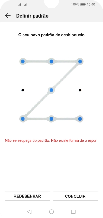 Deslize o dedo no ecrã ligando pelo menos quatro pontos, repita o código de bloqueio do telefone escolhido e prima CONCLUIR.