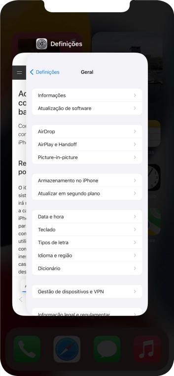 Deslize o dedo para cima sobre a aplicação pretendida para a terminar.
