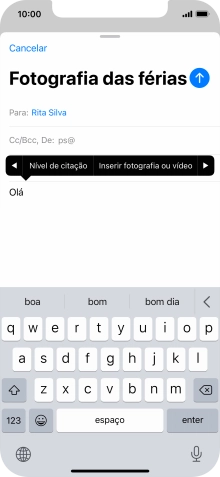 Prima Inserir fotografia ou vídeo e siga as indicações no ecrã para anexar uma imagem ou um clipe de vídeo.