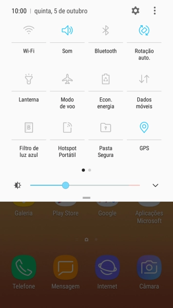 Prima o ícone de dados móveis para ativar ou desativar a função.