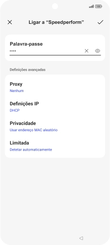 Introduza a password da rede Wi-Fi e prima o ícone para aceitar.