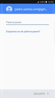 Prima o campo de escrita e introduza a password da sua conta Google.