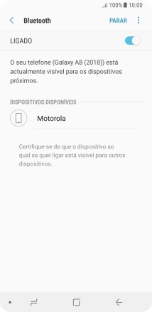 Prima o dispositivo Bluetooth pretendido e siga as indicações no ecrã para emparelhar o dispositivo pretendido com o telefone.