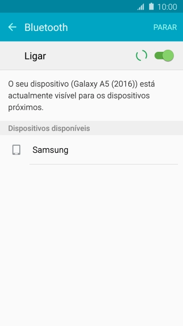 Prima o dispositivo Bluetooth pretendido e siga as indicações no ecrã para emparelhar o dispositivo pretendido com o telefone.