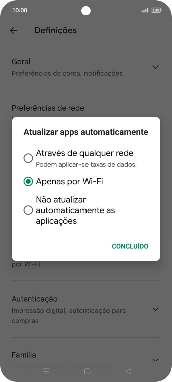 Para ativar a atualização automática de apps via redes móveis, prima Através de qualquer rede.