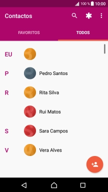 Prima o ícone de novo contacto.