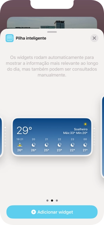 Para escolher a dimensão pretendida para o widget, deslize o dedo para a direita ou para a esquerda sobre o ecrã.