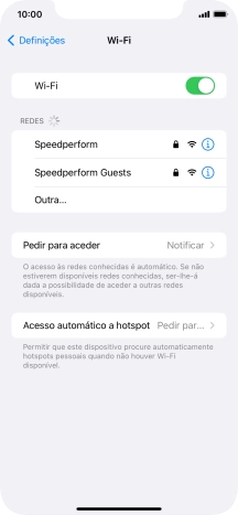 Prima a rede Wi-Fi pretendida e introduza a password da rede Wi-Fi.
