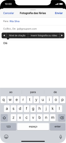 Prima Inserir fotografia ou vídeo e siga as indicações no ecrã para anexar uma imagem ou um clipe de vídeo.