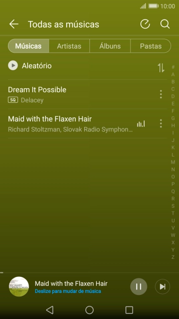 Prima o título da música na parte inferior do ecrã.