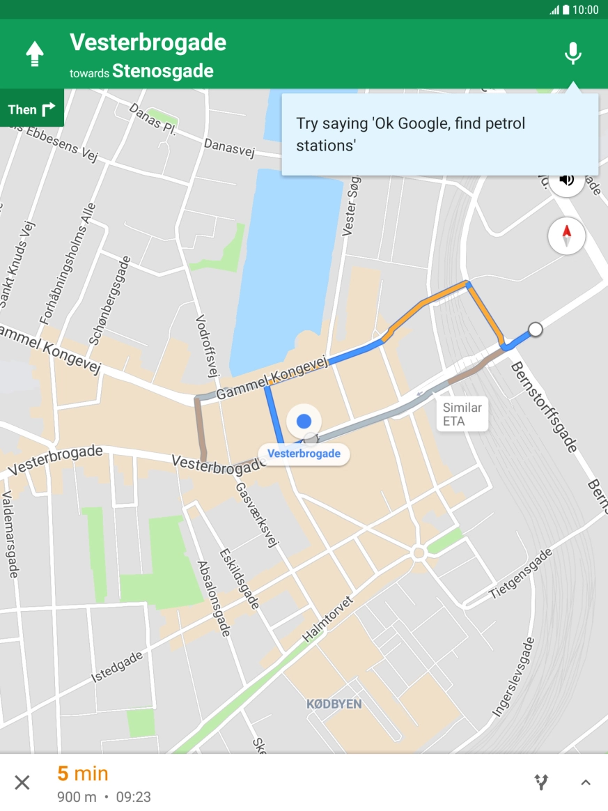The travel information at the bottom of the screen shows your travel time, estimated time of arrival and distance to destination. The travel information at the bottom of the screen shows your travel time, estimated time of arrival and distance to destination.
