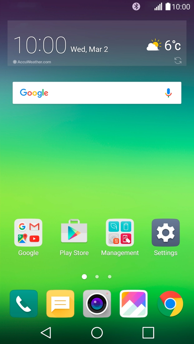 The Bluetooth icon shows that Bluetooth is turned on.