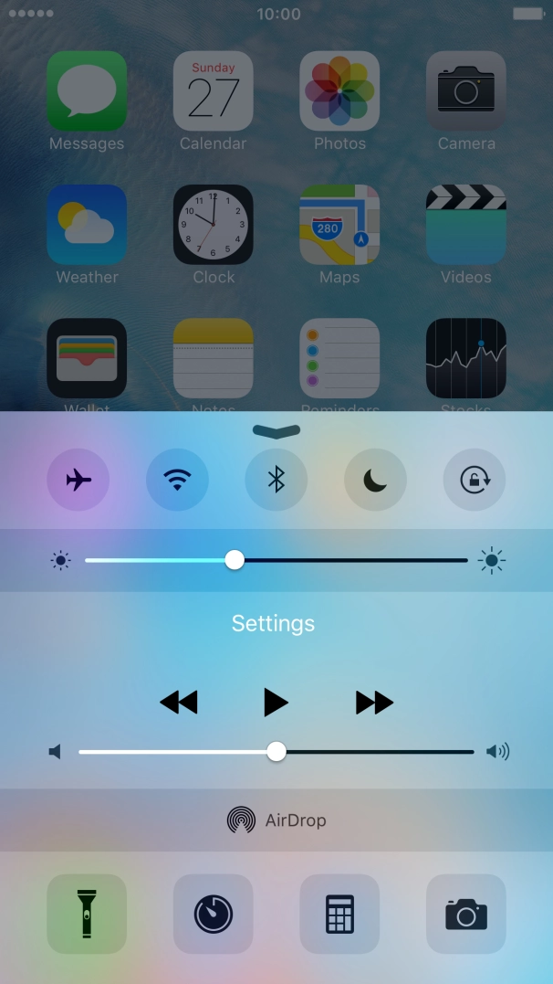 Press the flight mode icon to turn the function on or off. Press the flight mode icon to turn the function on or off.