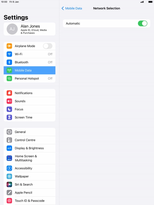 Press the indicator next to 'Automatic' to turn automatic network selection on or off.