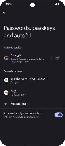 Press the indicator next to 'Automatically sync app data' to turn the function on or off.