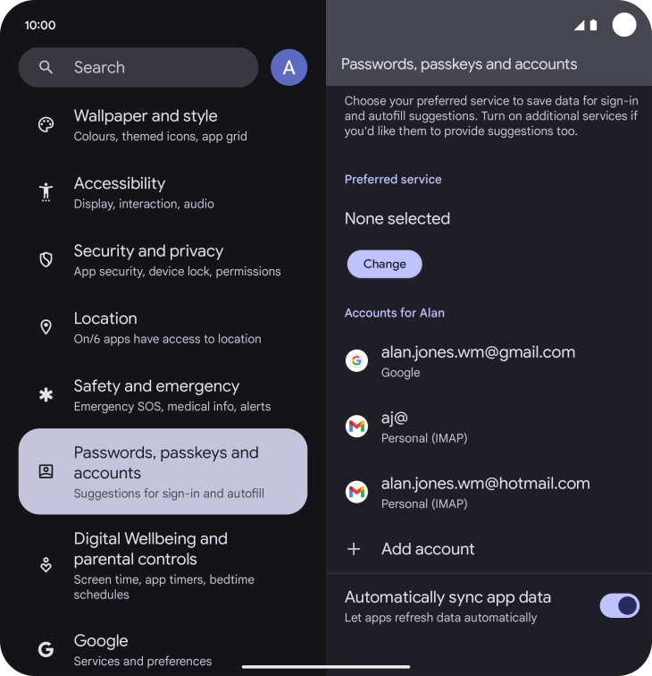 Press the indicator next to 'Automatically sync app data' to turn the function on or off. Press the indicator next to 'Automatically sync app data' to turn the function on or off.