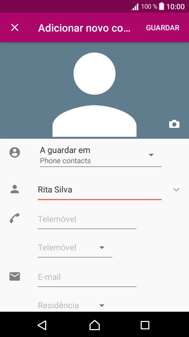 Prima Telemóvel e introduza o número de telefone pretendido.