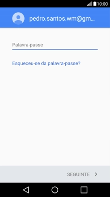Prima o campo de escrita e introduza a password da sua conta Google.