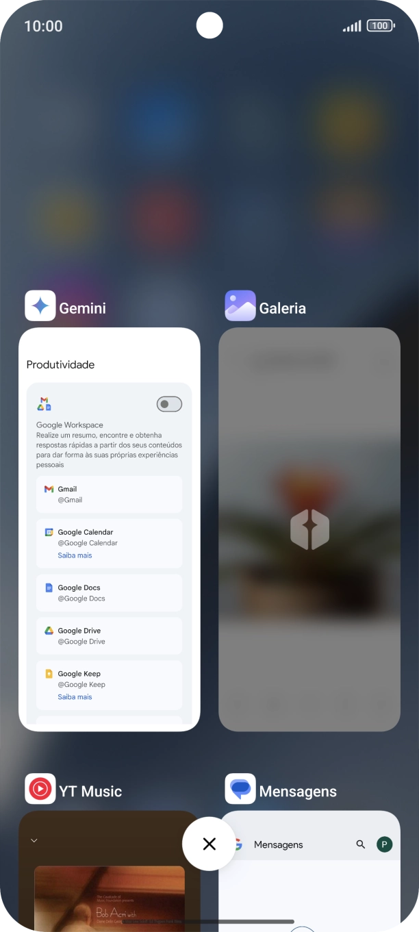 Para terminar uma aplicação em curso, deslize o dedo para a direita na aplicação pretendida.