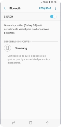 Prima o dispositivo Bluetooth pretendido e siga as indicações no ecrã para emparelhar o dispositivo pretendido com o telefone.
