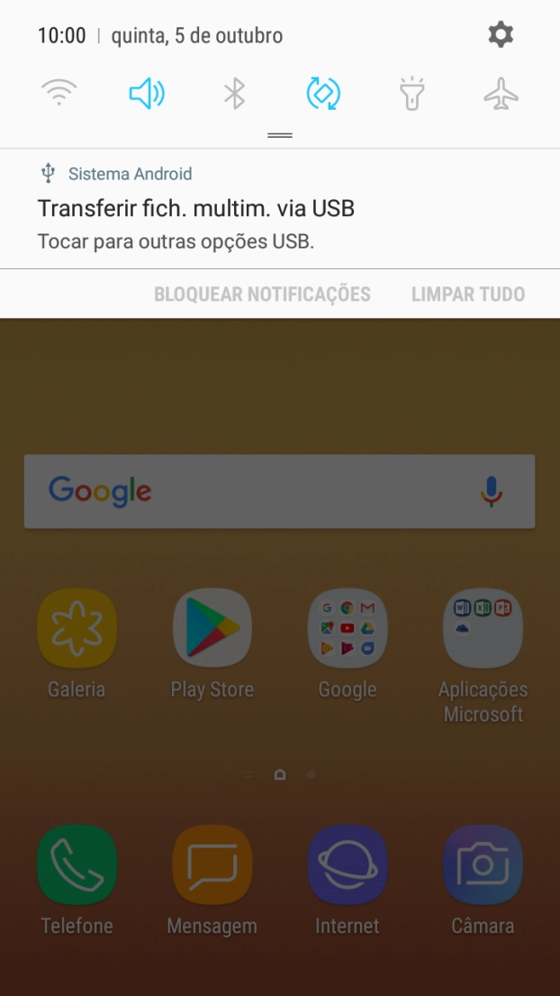 Prima o ícone de ligações.