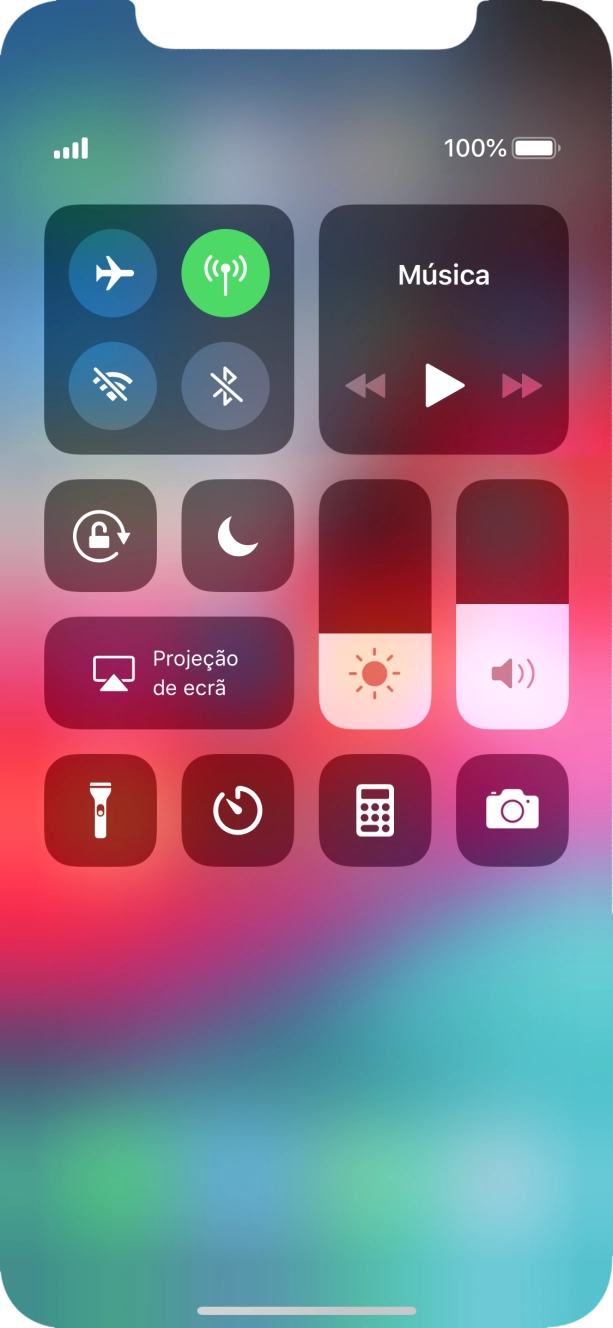 Prima firmemente a função pretendida até aparecer um menu no ecrã.