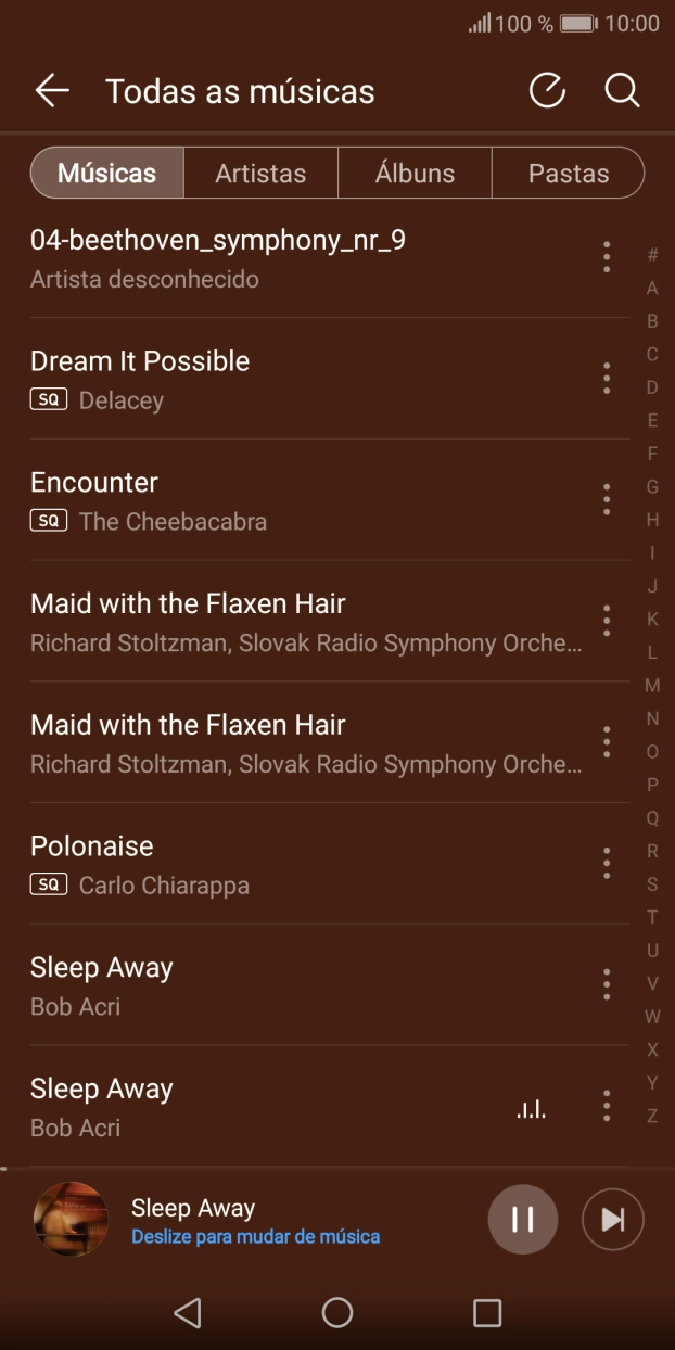 Prima o título da música na parte inferior do ecrã.