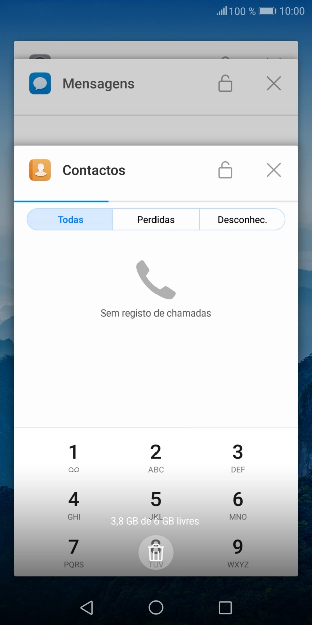 Para terminar uma aplicação em curso, deslize o dedo para a direita na aplicação pretendida.