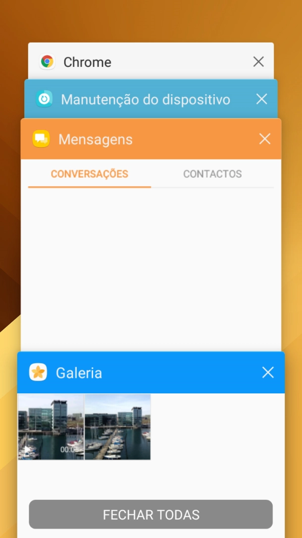 Para terminar uma aplicação em curso, deslize o dedo para a direita na aplicação pretendida.