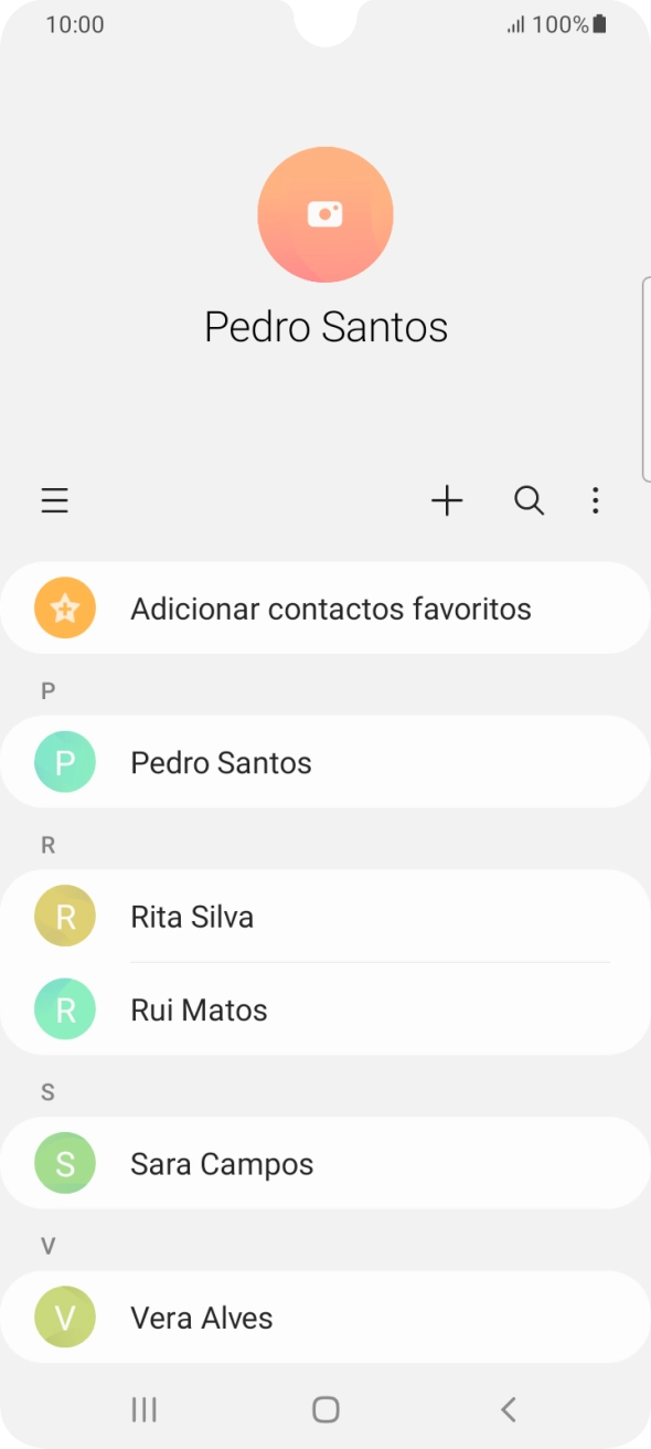 Prima o ícone de novo contacto.