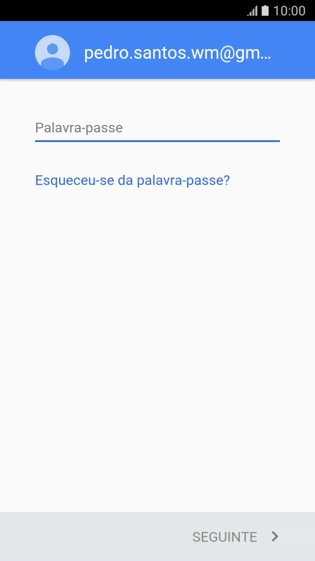 Prima o campo de escrita e introduza a password da sua conta Google.