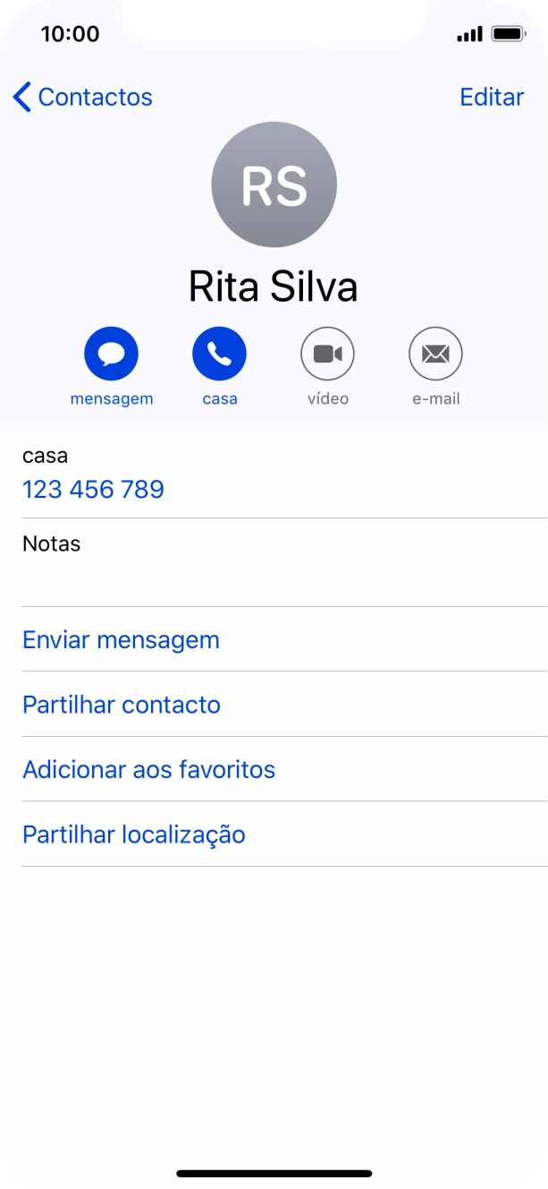 Para voltar ao ecrã inicial, deslize o dedo de baixo para cima a partir da base do ecrã.